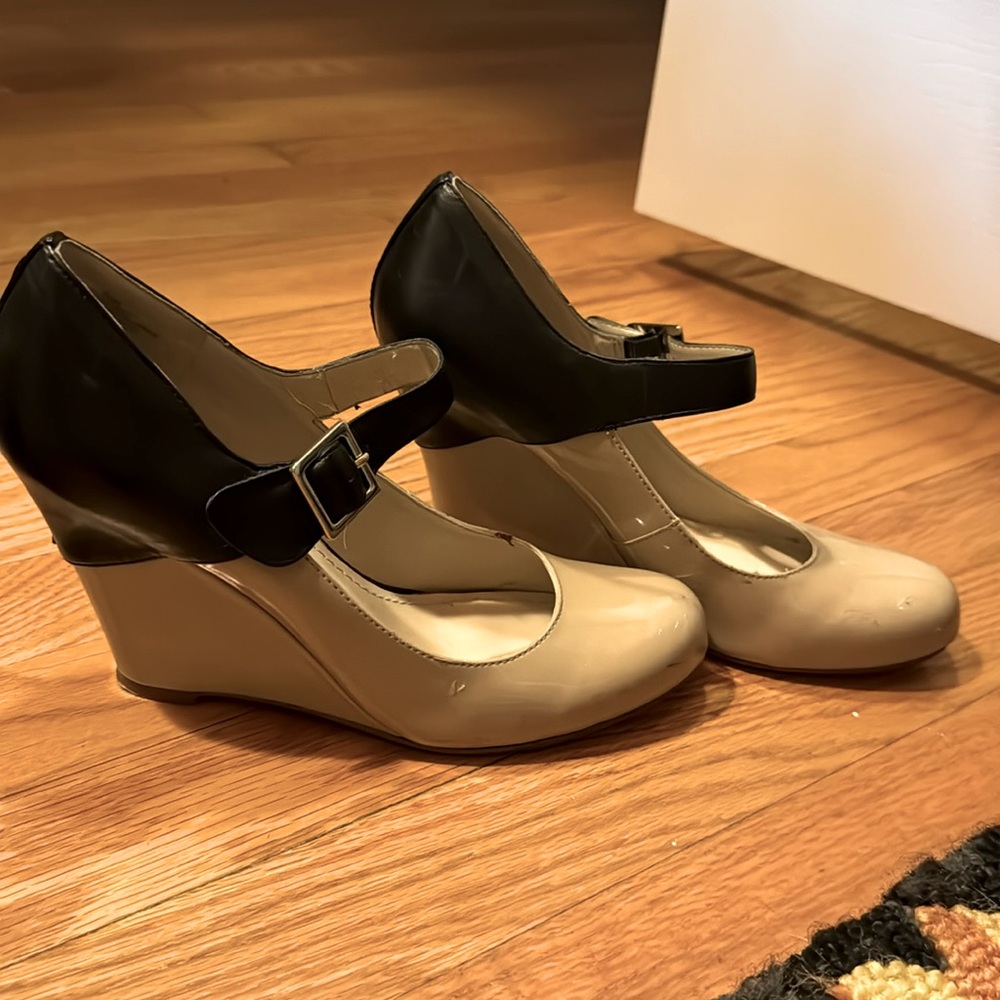 Nine West Tan and Black Mary Jane Heels